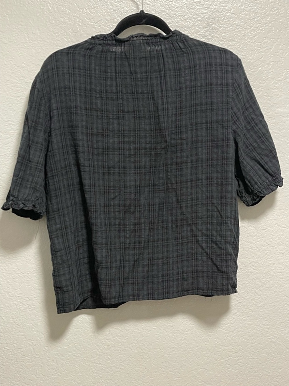 Universal Thread black textured peasant top w gathered neck and sleeve MEDIUM - Picture 5 of 5
